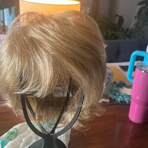 Raquel Welch wig